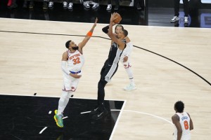 kaiyun-NBA彩经：扳平比分 马刺强势反弹拿下尼克斯