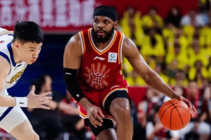 开云体育下载-马尔科-奈特半场5中1得到5分2篮板2助攻，出现3次失误